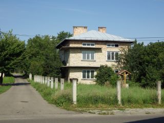 Dom wolnostojący w Dębowcu z działką. Dom wolnostojący w Dębowcu z działką.