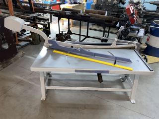 Gilotyna ręczna 1270 x 1,5 Gilotyna ręczna 1270 x 1,5