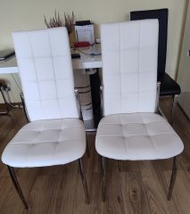 Sprzedam 4 eleganckie stylowe krzesła Sprzedam 4 eleganckie stylowe krzesła