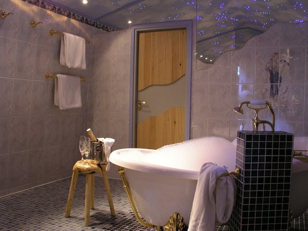 1300_wzedding_turf_chamber_bathroom_1-1024x768