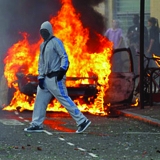 /s/j/x/RiotsLondonCar.jpg