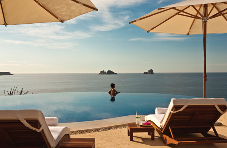 Quintessentially Travel infinity pool
