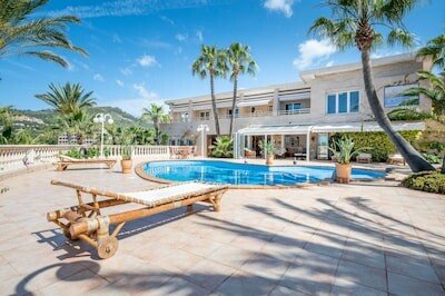 Villa 6 Schlafzimmer, mit Pool