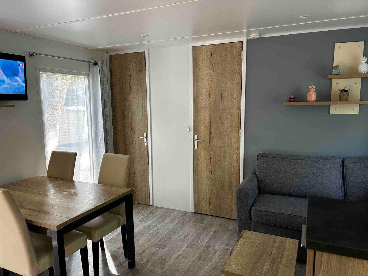Campingurlaub / Wohnmobil 2 Schlafzimmer, mit Pool