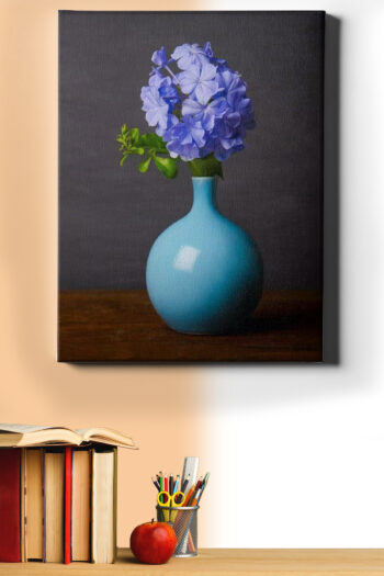 Kasnaklı vazoda mor çiçekler içeren sayılarla boyama setinin yakın çekim görseli