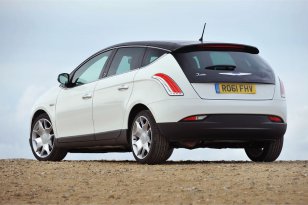 Lancia Delta 2011 - 2014