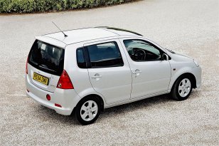 Daihatsu YRV 2001 - 2006