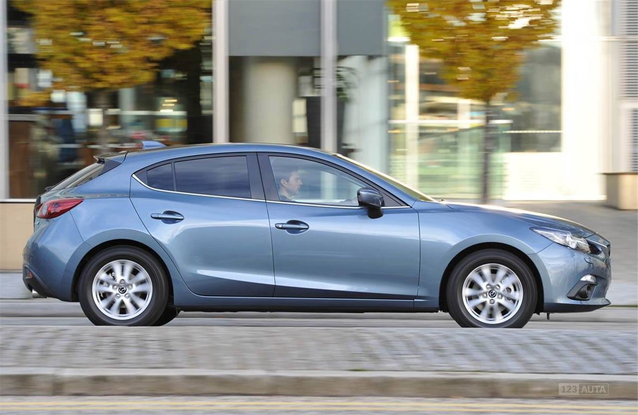 Mazda 3 hatchback 2013. Кия церато 2014 хэтчбек. Hyundai solaris hatchback 2013. Хэтчбек 2013 года. Киа серато хэтчбек 2014.