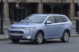 Mitsubishi Outlander PHEV 2014