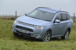 Mitsubishi Outlander PHEV 2014