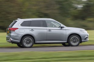 Mitsubishi Outlander PHEV 2014