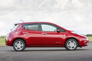 Nissan LEAF 2 2011