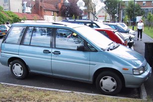 Nissan Prairie 1989 - 1992