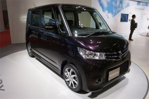 Nissan Roox 2010 - 2012