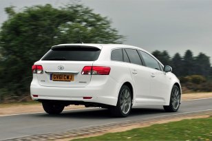 Toyota Avensis 2009 - 2015