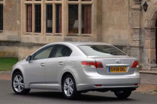 Toyota Avensis 2009 - 2015