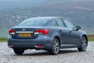 Toyota Avensis 2009 - 2015