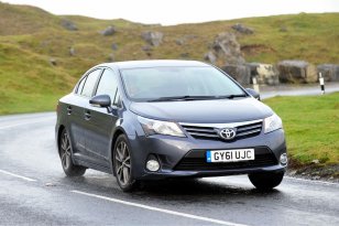 Toyota Avensis 2009 - 2015