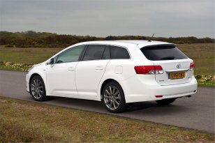 Toyota Avensis 2009 - 2015