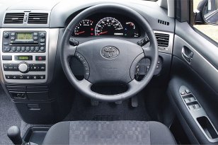 Toyota Avensis Verso 2001 - 2006