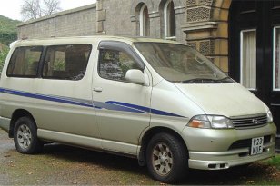 Toyota Granvia 2004