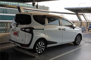 Toyota Sienta 2015