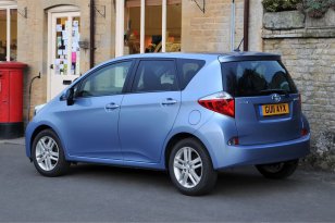 Toyota Verso S 2011 - 2013