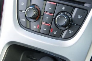 Vauxhall Astra J 2009 - 2015