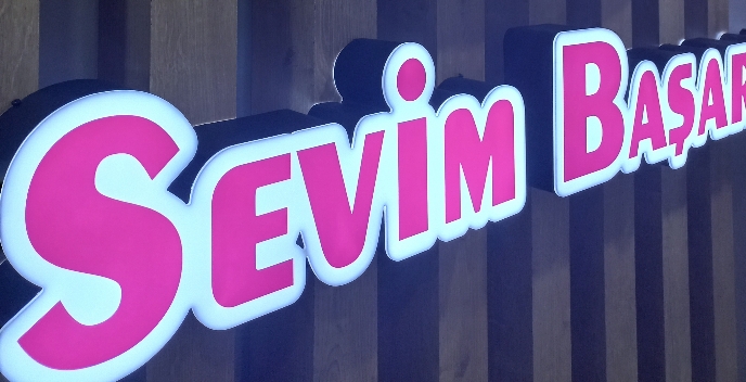 Deneyimli Estetisyen ve Kalıcı Makyaj uzmanı