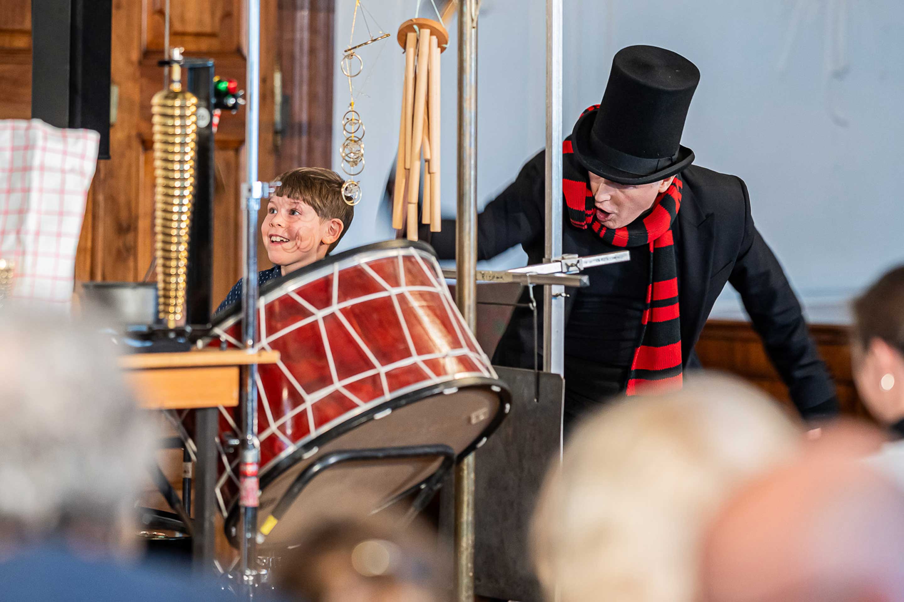 Charles Dickens: Eine Weihnachtsgeschichte | Max Urlacher, Anna Lindenbaum