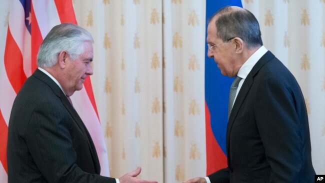 ABŞ dövlət katibi Reks Tillerson və Rusiya xarici işlər naziri Sergey Lavrov