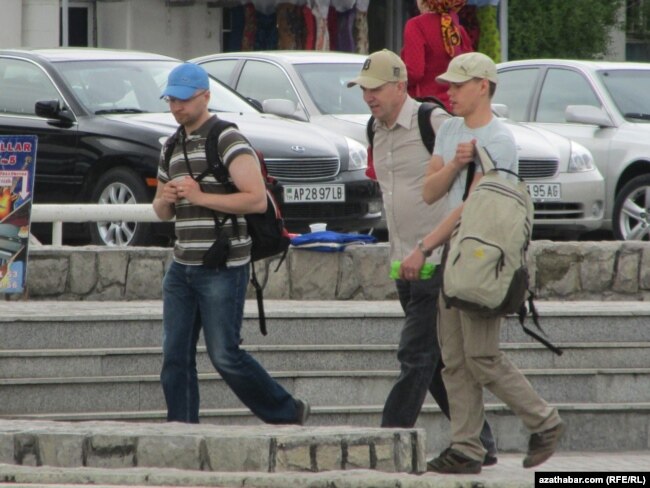 Türkmənistan. Aşqabad. Turistlər