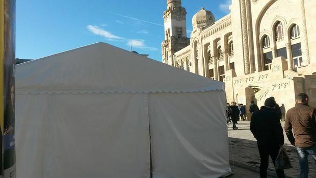 Yeni il yarmarkaları üçün qurulan daha 3 çadır sökülüb