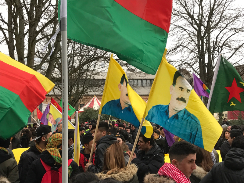 Alman polisi Öcalan posteri açanlara istintaq başladacaq