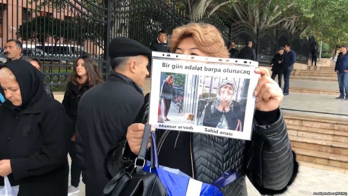 Əsgər anaları Prezident Administrasiyasının önündə yenə aksiya keçirib