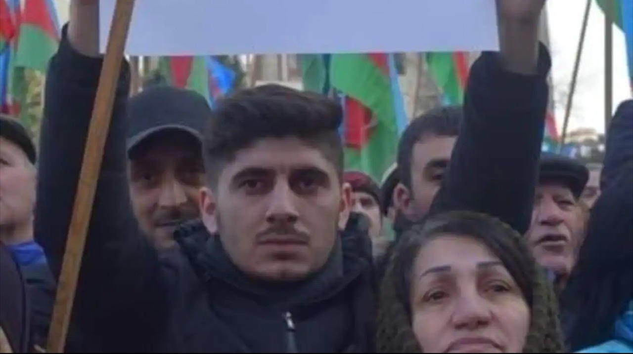 DİN qarşısında təkbaşına etiraz aksiyası keçirməyə çalışan müsavatçı saxlanılıb