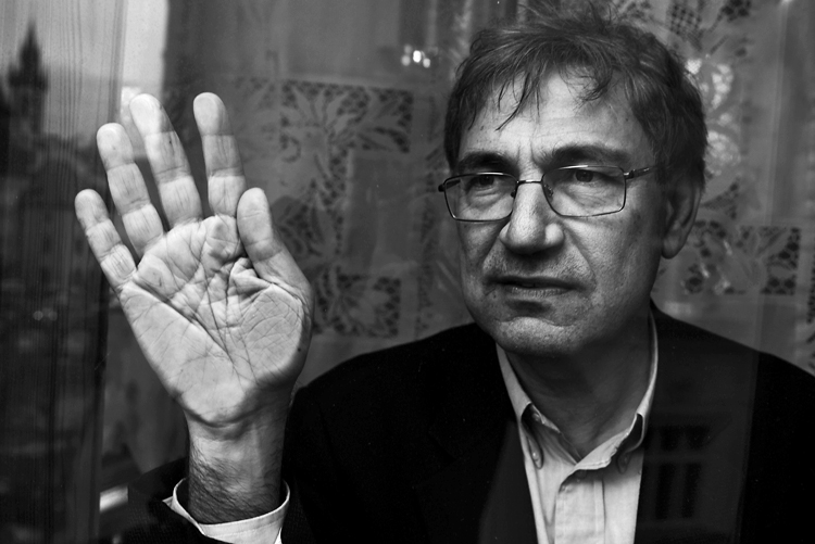 Orhan Pamuk: "Fikir azadlığı artıq mövcud deyil, terror rejiminə doğru gedirik"