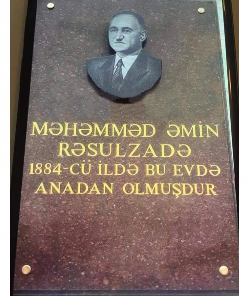 Yeni barelyefdə Məmməd Əmin Rəsulzadənin xidmətləri haqqında qeyd yoxdur