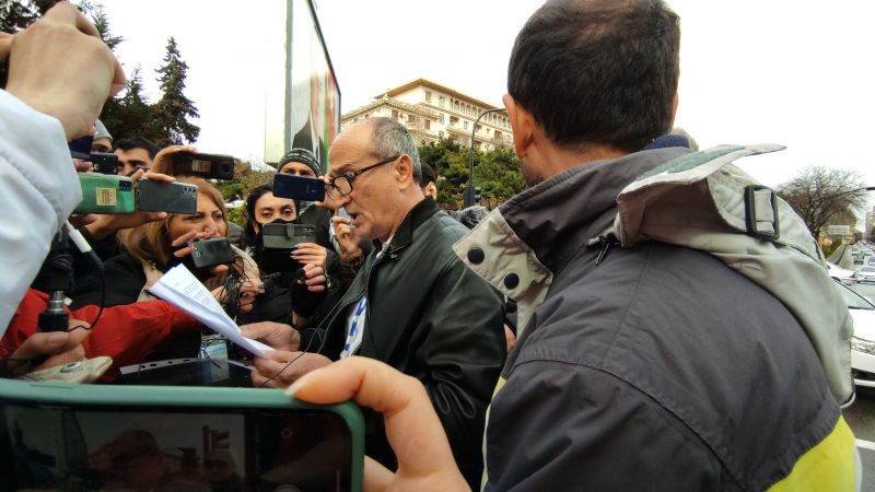 "Müdafiə Xətti" Rusiya səfirliyi önündə Ukraynanın işğalına etiraz aksiyası keçirib