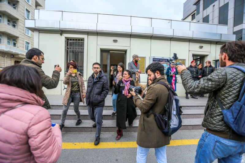 Qiyas İbrahimov polislə iki saatlıq söhbətdən sonra sərbəst buraxılıb [foto və video]