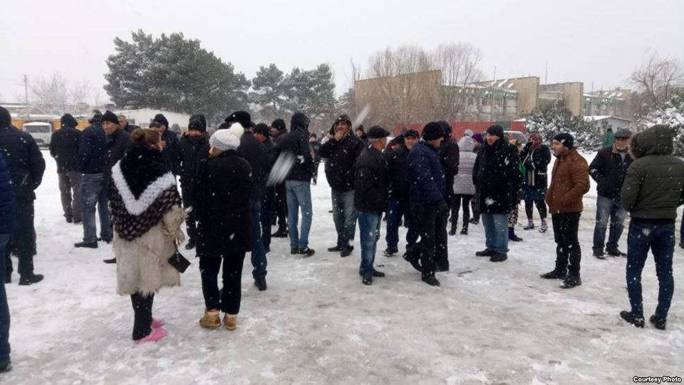 Xırdalanda məskunlaşan köçkünlər də etiraza qalxdı