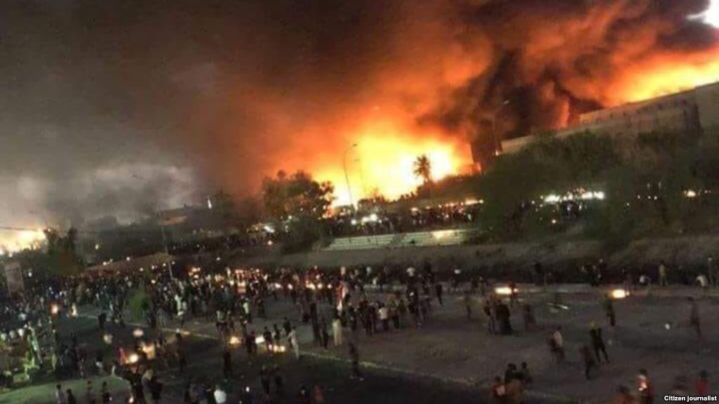 Iraqda İran konsulluğu yandırılıb