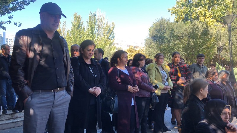 Şəhid ailələri yenidən Prezident Administrasiyasının önündə toplaşdılar