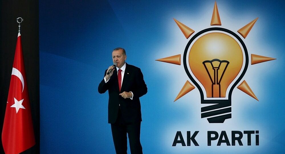 Ərdoğanı təhqir etdiyinə görə həbs edilən şəxs 10 ildir AKP üzvü olduğunu öyrənib