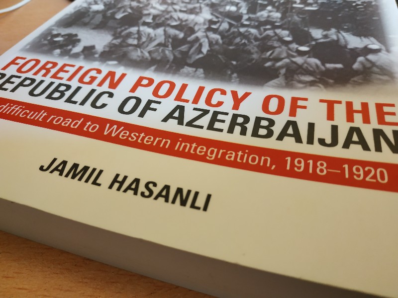 Londonda Cəmil Həsənlinin kitabı yenidən nəşr olunub