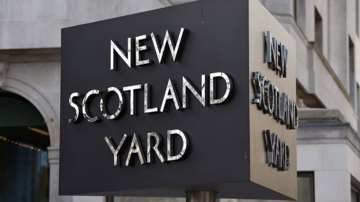 Londonda deputatları və diplomatları qoruyan polis təcavüzdə ittiham edilib