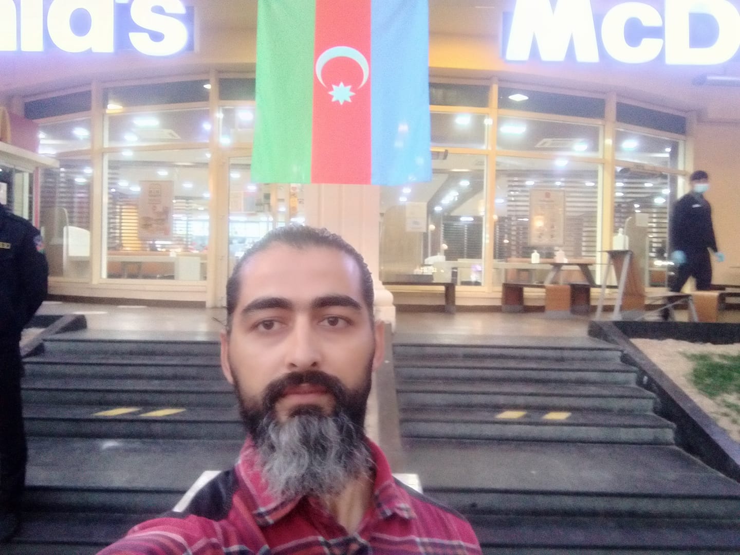 “McDonald's”-ı boykot edən müəllim işdən çıxarılıb