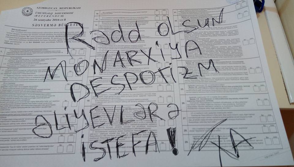 Vətəndaşlar referenduma bu formada etiraz ediblər - fotolar