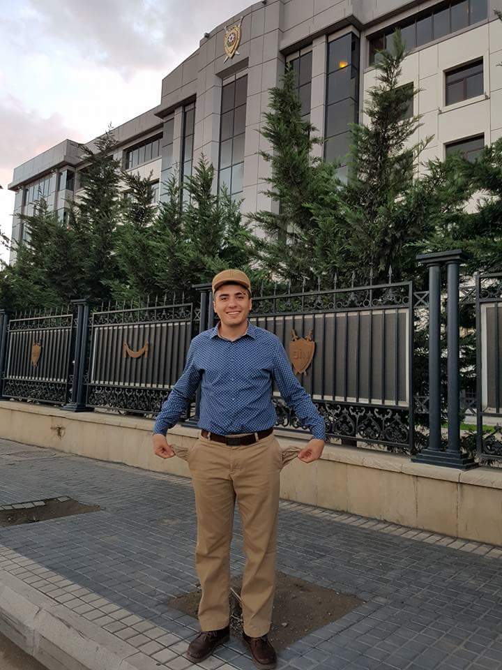 "Rəisin otağına girən kimi ciblərimi çölə çıxartdım, oturdum"