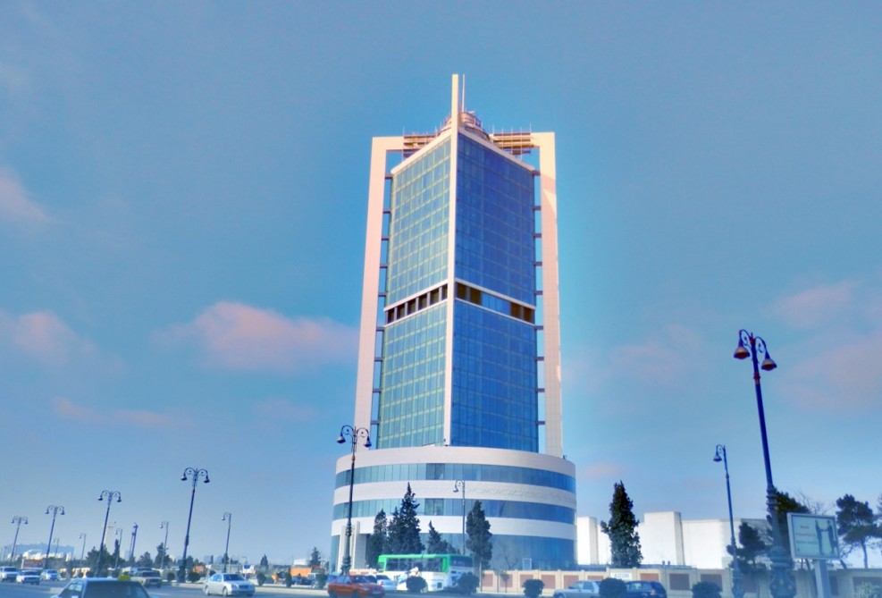 Dövlət Neft Fondu 29 banka 50 mln. dollar satıb